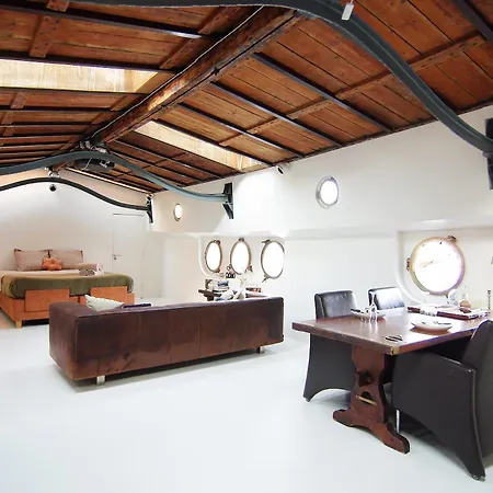 Najade Eco Houseboat Guest house
