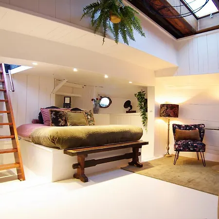 Penzion Najade Eco Houseboat Amsterdam