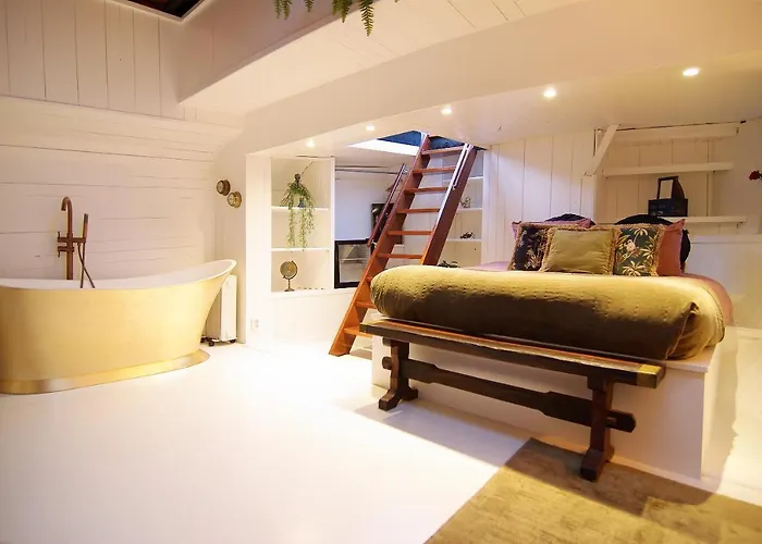 Najade Eco Houseboat 4* Amsterdam