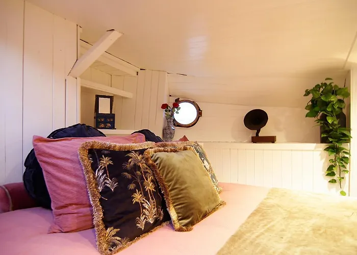 Gasthuis Najade Eco Houseboat 4*