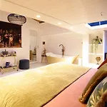 Najade Eco Houseboat