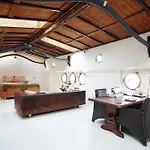 Najade Eco Houseboat 招待所