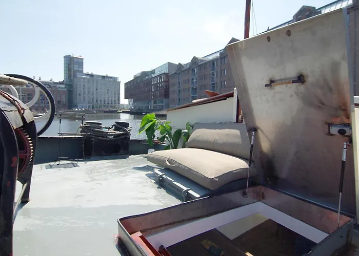 Najade Eco Houseboat Гостевой дом